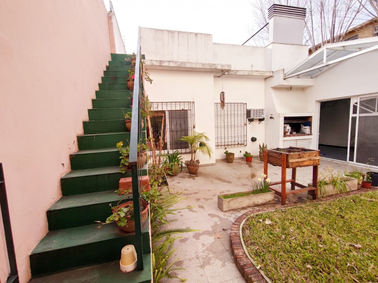 ESPACIOSA CASA EN QUILMES OESTE; IDEAL PARA FAMILIAS Y OPORTUNIDADES DE INVERSION