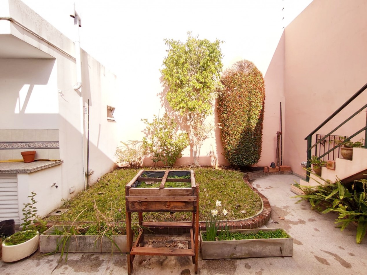 ESPACIOSA CASA EN QUILMES OESTE; IDEAL PARA FAMILIAS Y OPORTUNIDADES DE INVERSION