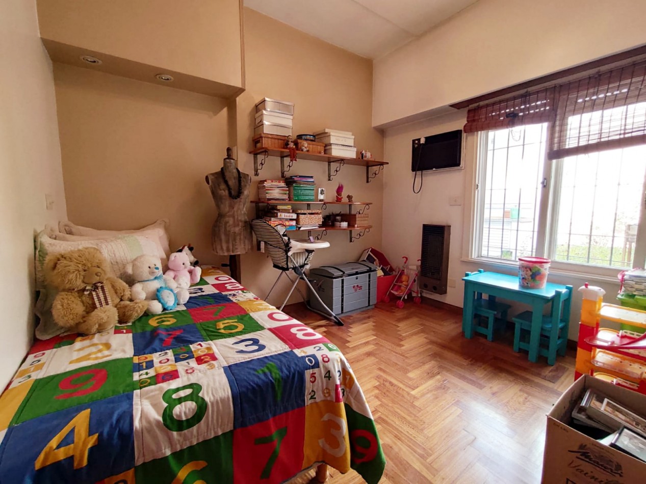 ESPACIOSA CASA EN QUILMES OESTE; IDEAL PARA FAMILIAS Y OPORTUNIDADES DE INVERSION