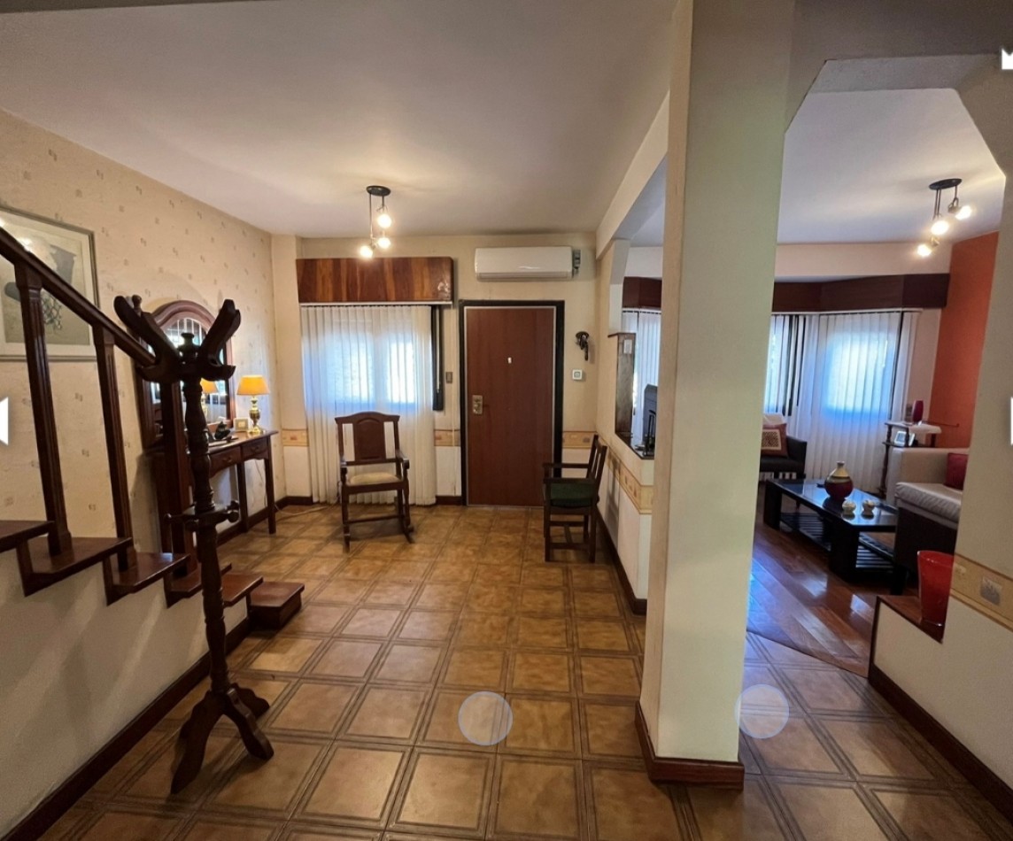 CHALET 5 AMBIENTES !!!