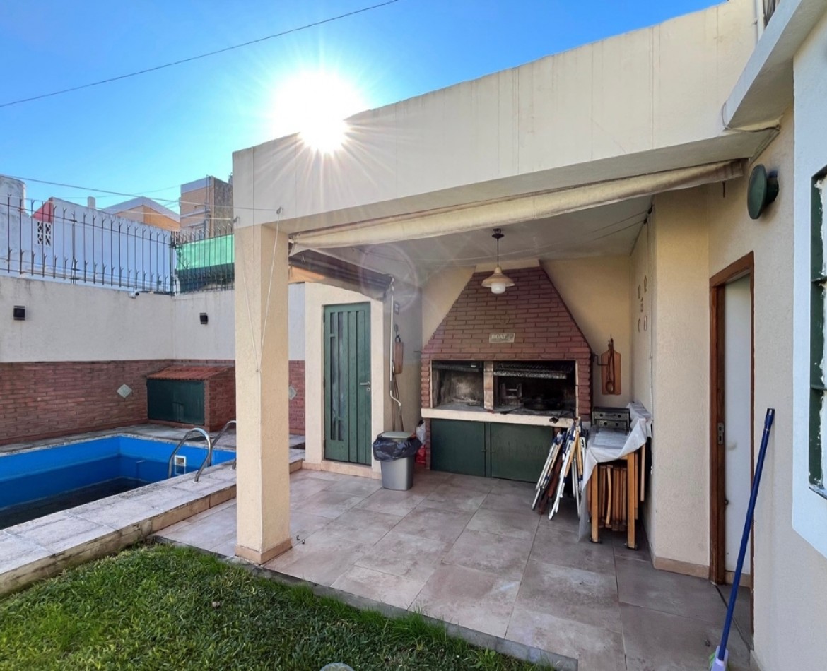 CHALET 5 AMBIENTES !!!