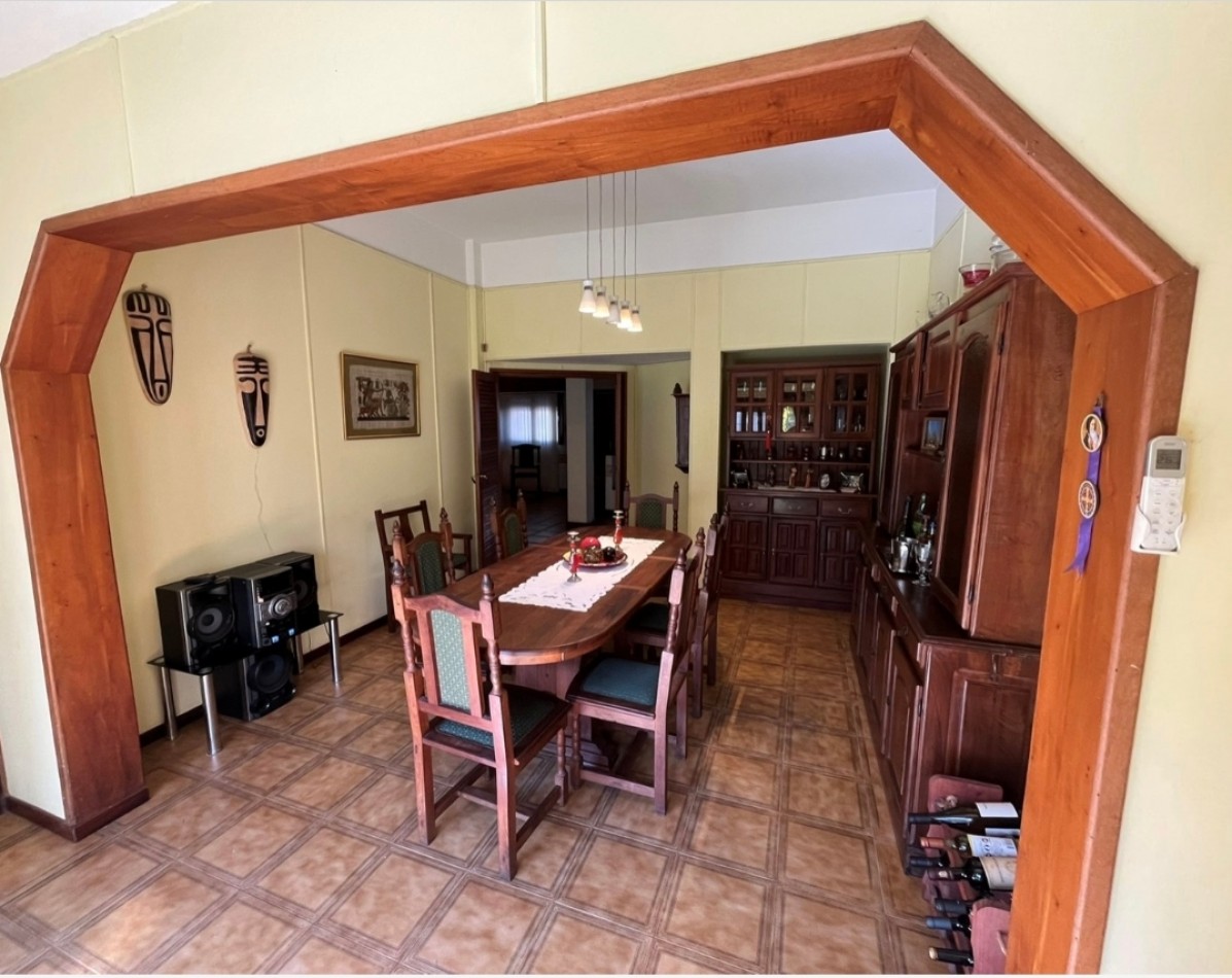 CHALET 5 AMBIENTES !!!
